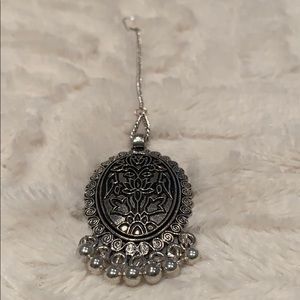 Maang tikka - Indian jewelry headpiece